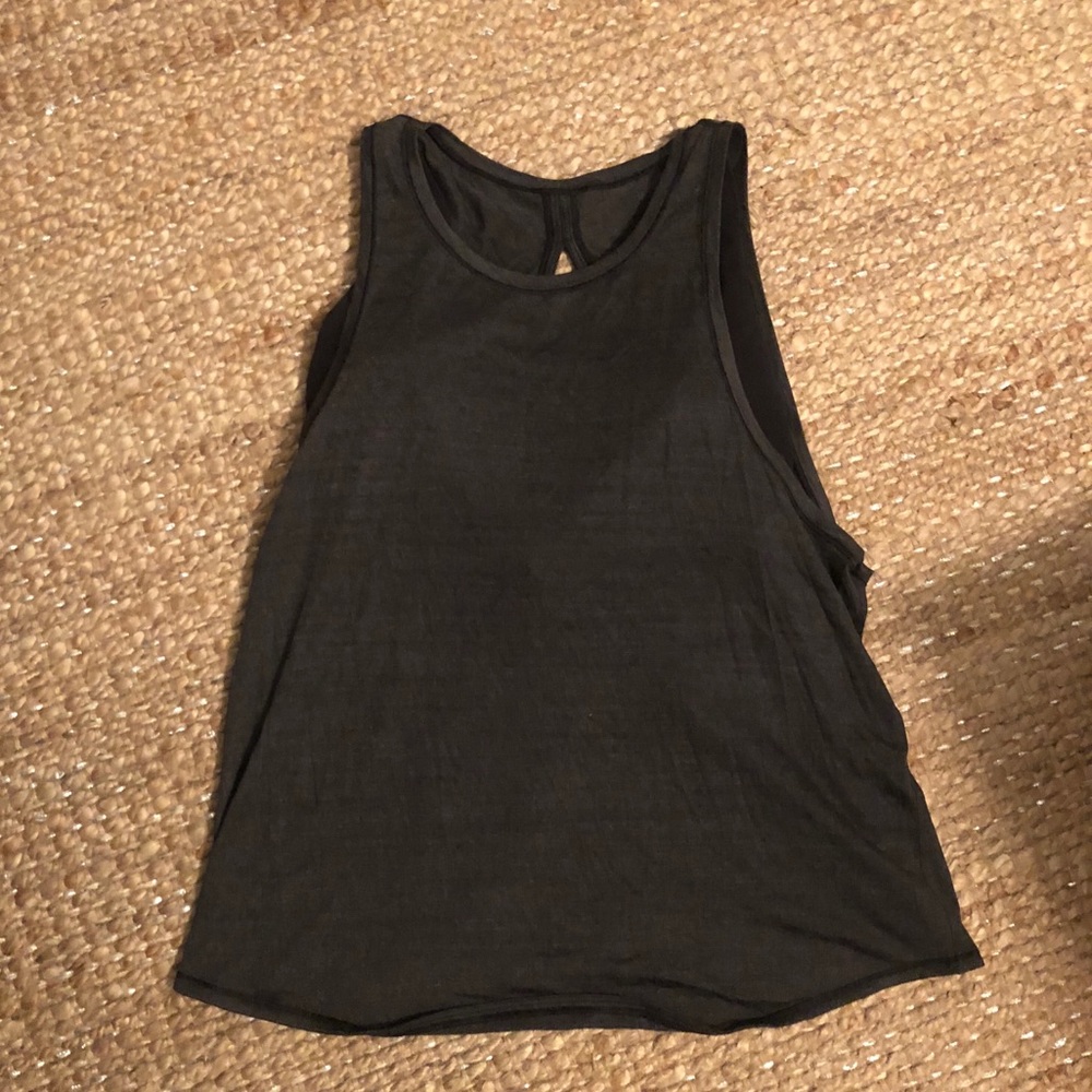 Lululemon Workout top with built in bra. LIKE NEW!